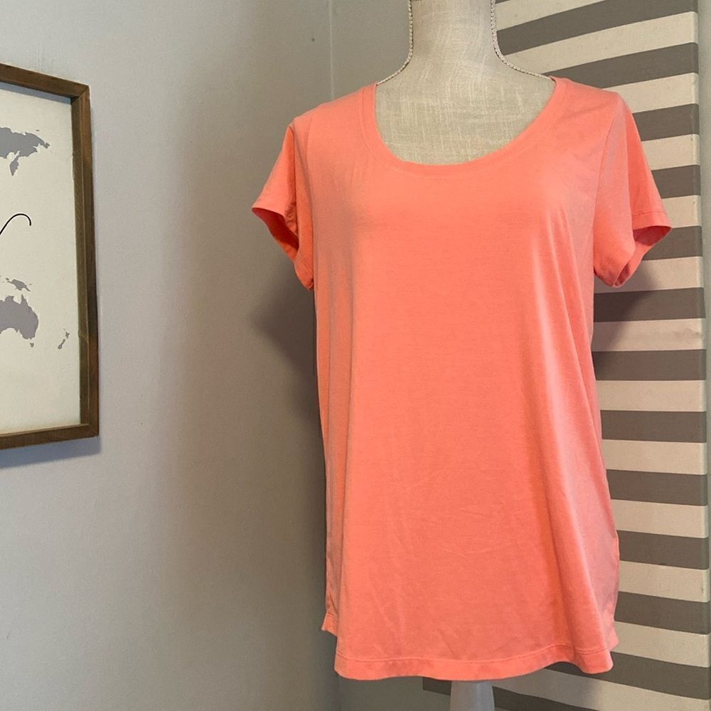 Athleta Coral Stratus II Lightweight Tee Short Sleeve T-Shirt Size Small